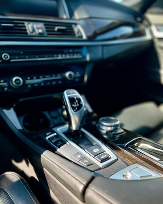 BMW Seria 5 cena 89900 przebieg: 142900, rok produkcji 2015 z Kołobrzeg małe 301
